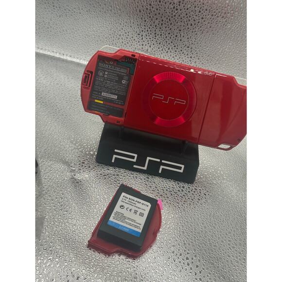 psp 3000 w/charger adapter & new battery - Picture 7 of 7